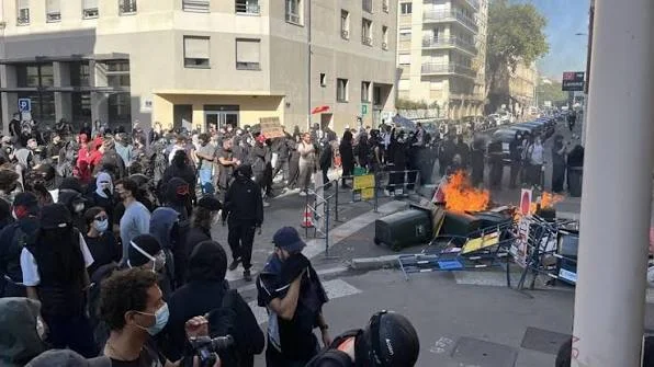 Fransa’da Protestolar Büyüyor: Hayat Pahalılığı ve Eğitim Sorunları Çatışmalara Yol Açtı