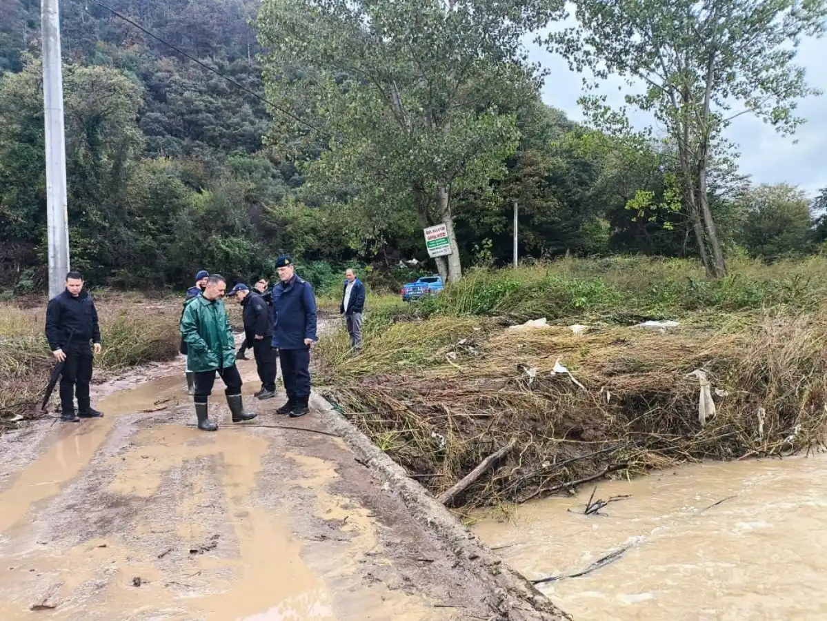 Gebze’de Trajik Kaza: Dereye Uçan Cipte Kaybolan 2 Kişinin Cansız Bedenine Ulaşıldı