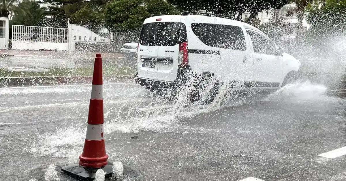İstanbul’da Sel Felaketi: Kayıp Sayısı 6’ya Yükseldi, Arama Kurtarma Çalışmaları Sürüyor