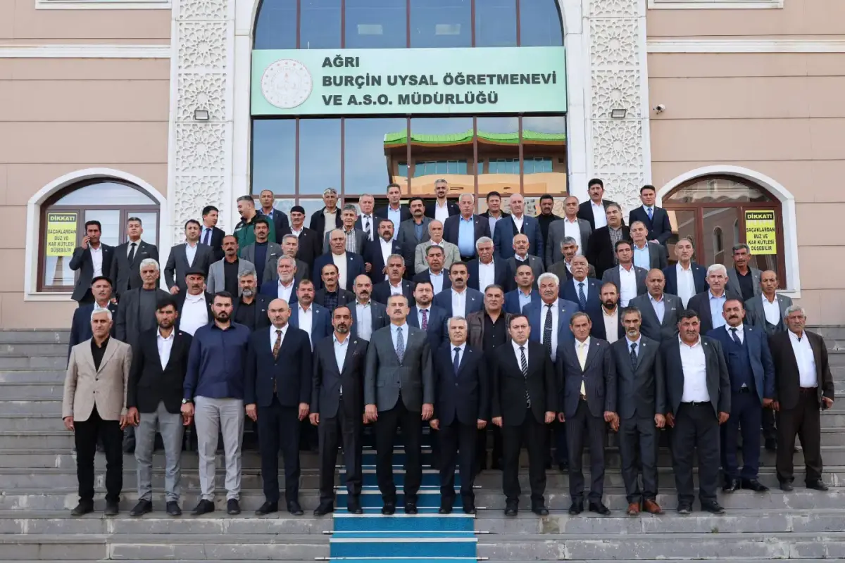 Vali Bozkurt’tan Muhtarlar Günü Mesajı: “Mahallelerin ve Köylerin İhtiyaçları Önceliğimiz”