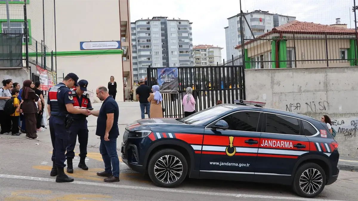 Ankara’da Okul Çevrelerinde Kapsamlı Denetim: 20 Günde 19 Bin Kişi Sorgulandı
