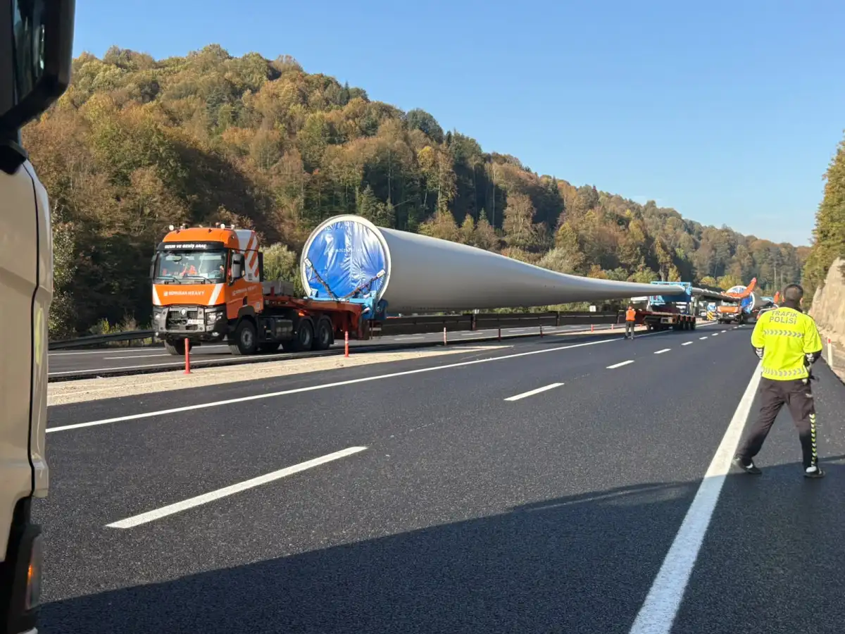 Bursa’da Dev Kanatların Yolculuğu Trafiği Durdurdu: Olağanüstü Manzaralar Oluştu