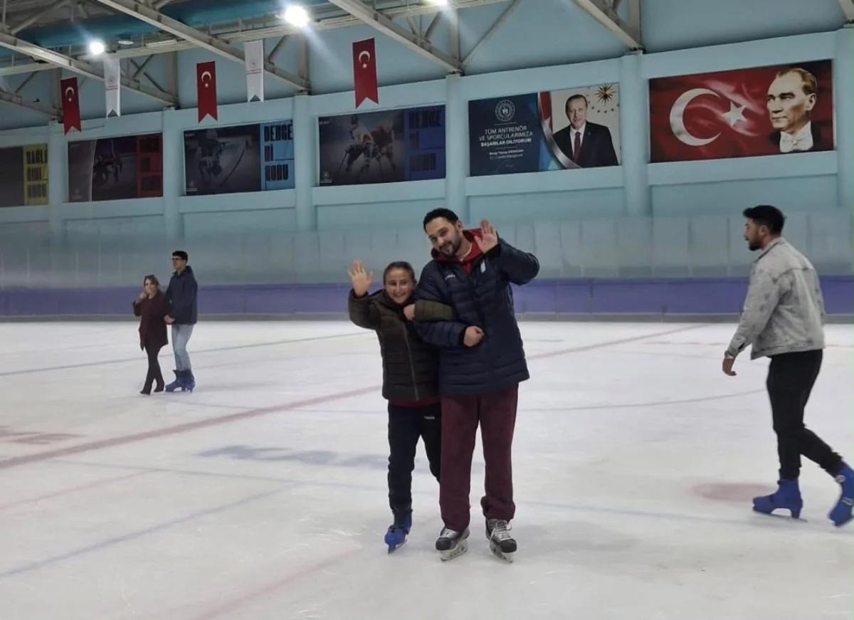 Kars’ta Özel Sporcular Buz Pateniyle Buluştu: Sporun Herkes İçin Erişilebilirliği Vurgulandı