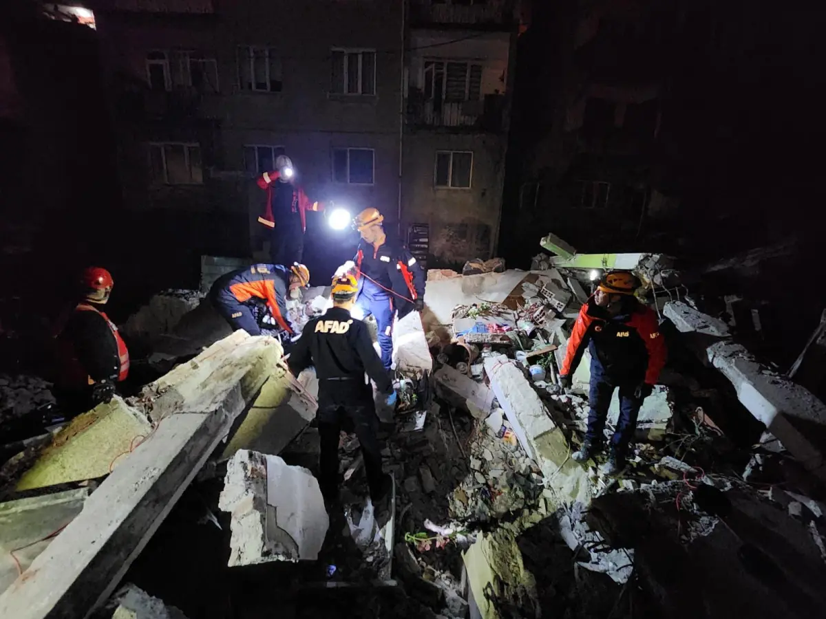 Zonguldak’ta Yürek Burkan Anlar: Çöken Binanın Enkazından Bir Can Daha Kayboldu