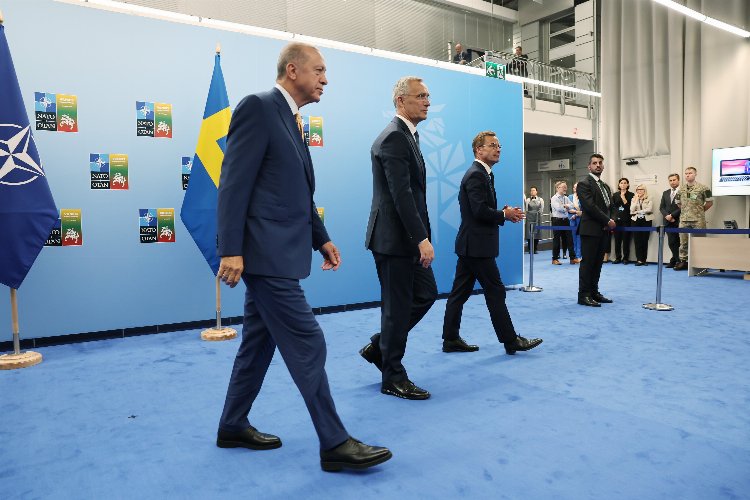 Üçlü görüşme Litvanya’da başladı