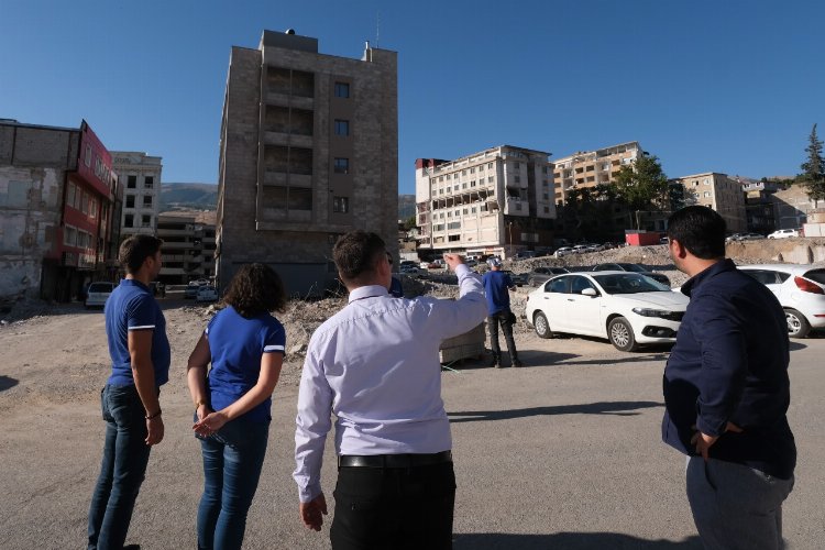 Maysan Mando’dan depremzede esnafa destek