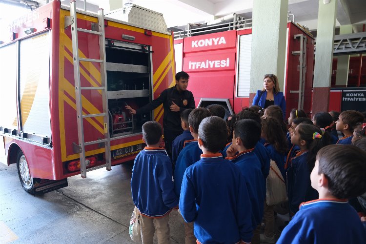 Konya İtfaiyesi’nden miniklere afet bilinci