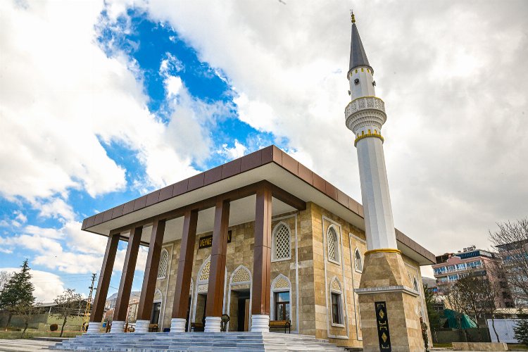 Malatya’da  Mehmetçik Camii ibadete açıldı