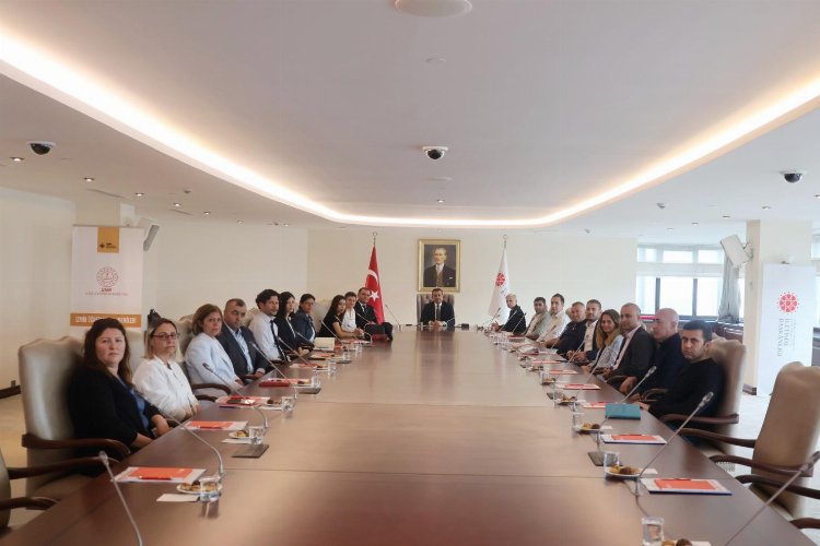 İzmir’de eğitimcilere dezenformasyon ve yeni medyanın önemi anlatıldı 