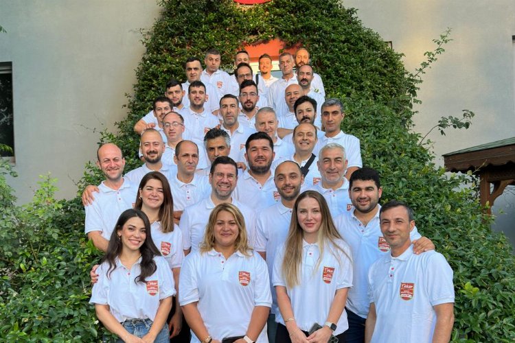 Plasiyerlerine Eker’den anlamlı kutlama