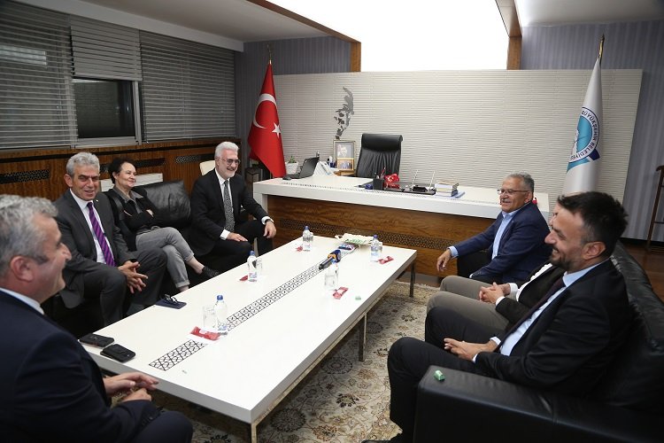 Tamer Karadağlı’dan Başkan Büyükkılıç’a ziyaret