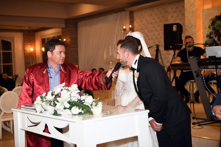 Bursa Osmangazi’de Başkan Aydın ilk nikahını kıydı