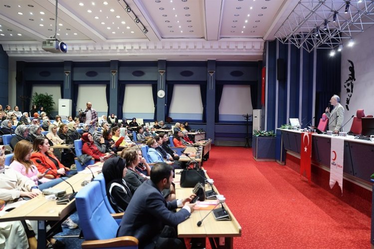 Kayseri Büyükşehir’den kadın personele meme kanseri eğitimi