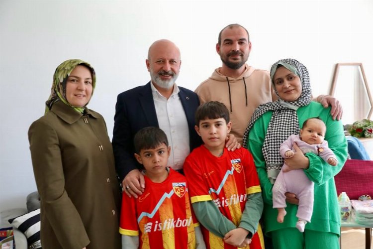 Kayseri Kocasinan’dan bebeklere ‘hoş geldin’ hediyesi