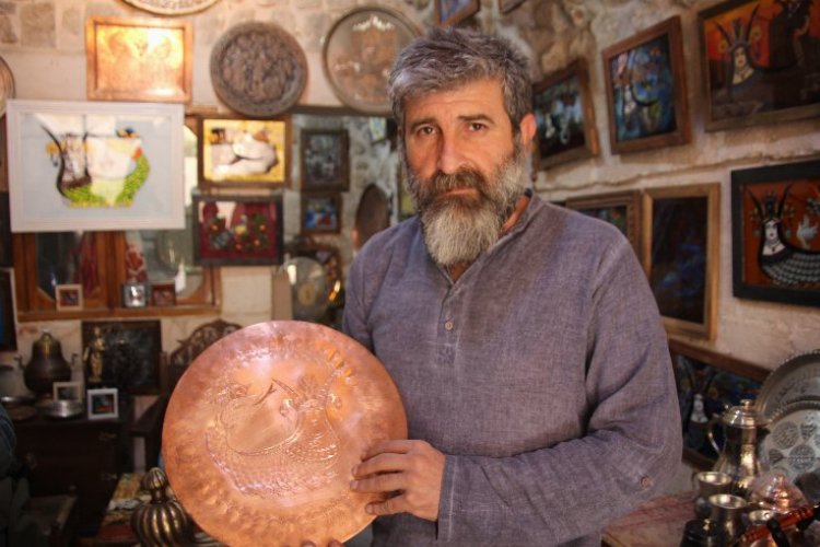 Mezopotamya’nın büyülü kızı Şahmaran’ı 40 yıldır bakıra işliyor