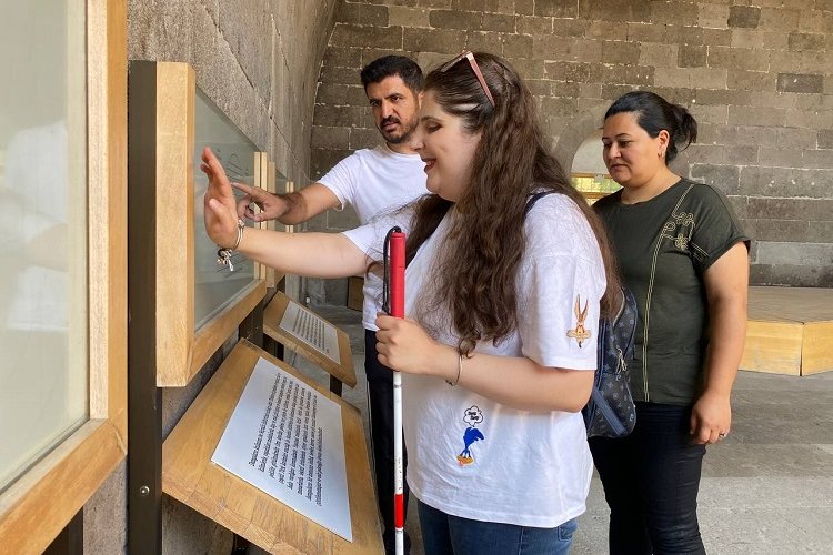 Kayseri Büyükşehir Selin’in önündeki engelleri kaldırdı