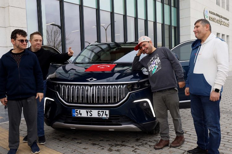 Engelsiz kursiyerlerden ‘Yerli Malı’na TOGG’lu kutlama