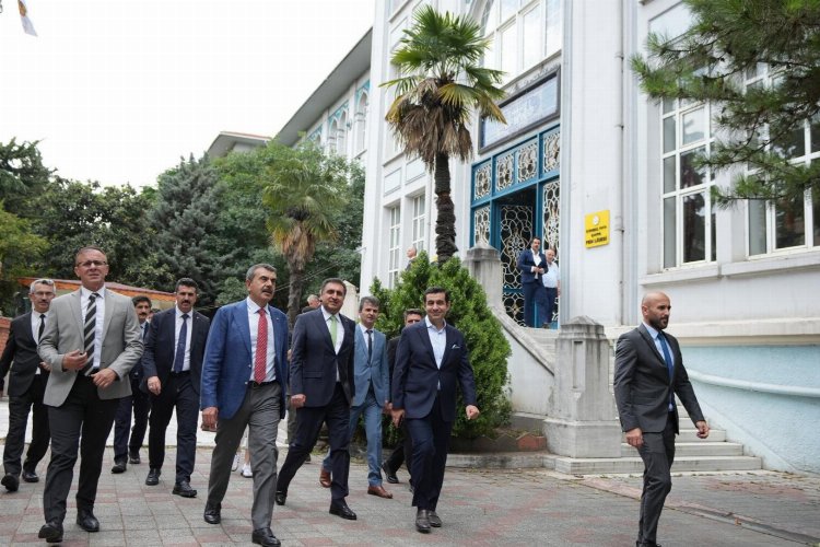 Bakan Tekin’den İstanbul’da tarihi okullarda inceleme