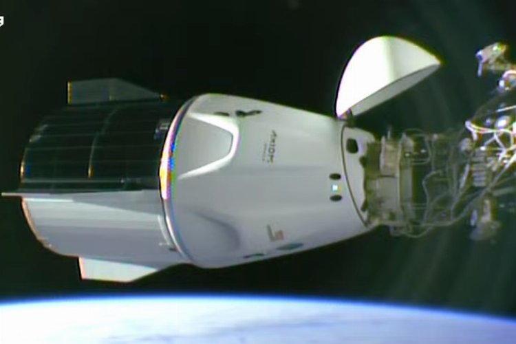 Uzayda tarihi an! Türkiye Dragon’la kenetlendi!