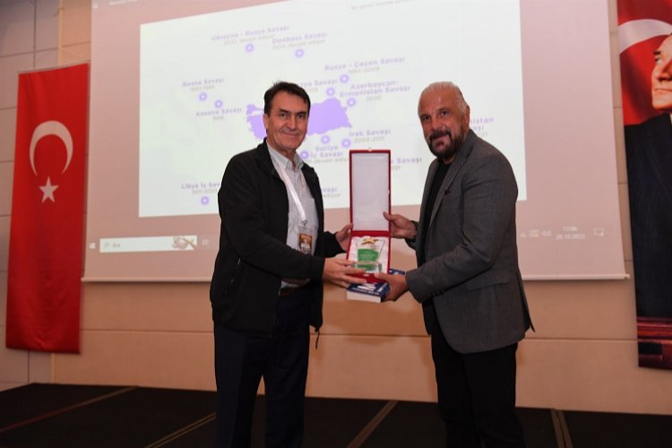 Mustafa Dündar’dan güvenlik mesajı