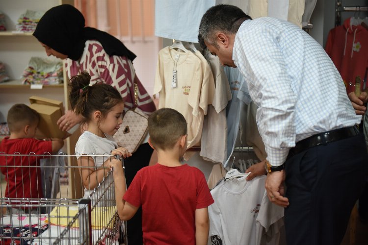 Bursa Yıldırım’da 500 çocuğa bayramlık