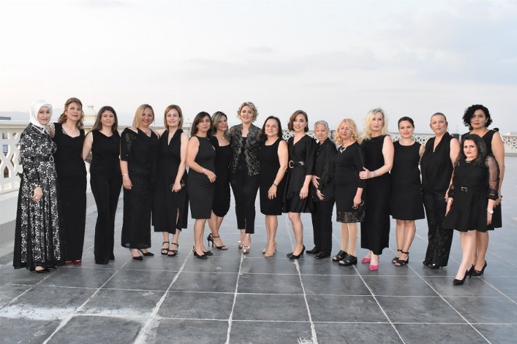 Manisa’da okul koridorlarından sahneye