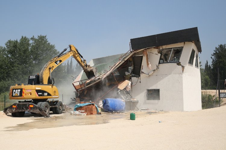 Bursa Nilüfer’de kaçak yapı yerle bir edildi