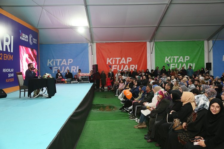 Ünlü yazarlardan Kayseri Kitap Fuarı’na övgü