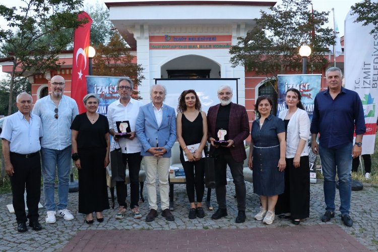 İzmit ‘mavi gözlü dev’i de unutmadı