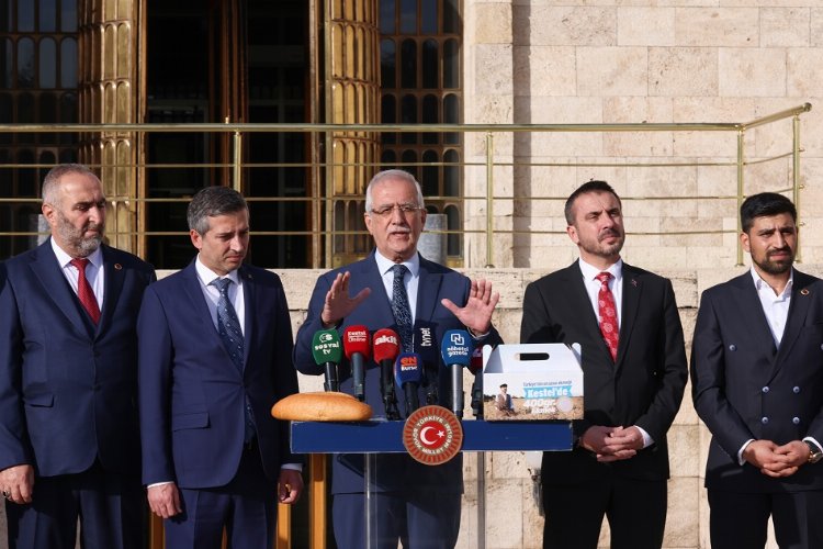 Bursa Milletvekili Aydın, TBMM’de ekmek dağıttı