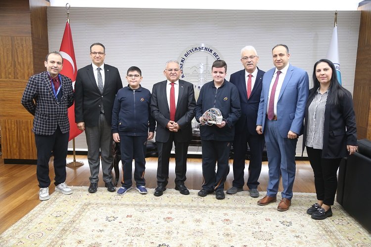 Kayserili miniklerden ‘sera’ projesi