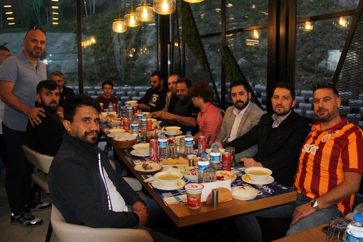 Gebze’de Abdulkadir Ayar’dan iftar geleneği