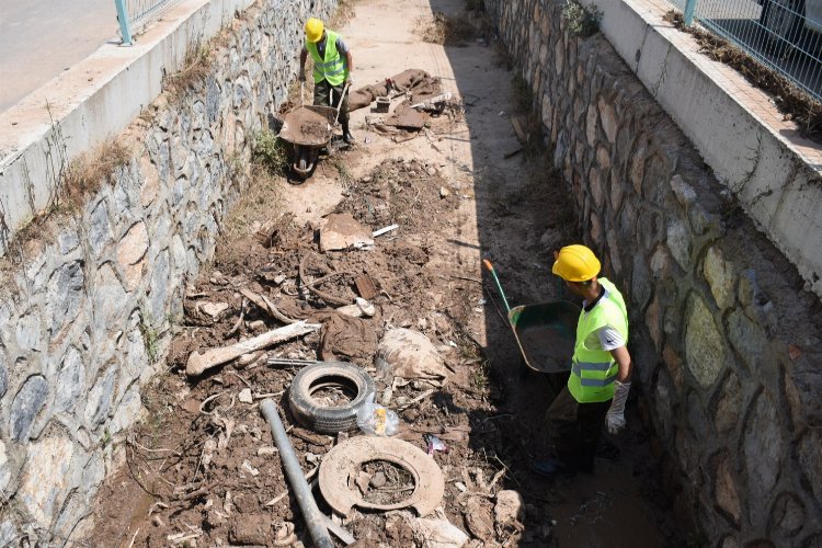 Manisa’da dere yatağından çıkan atıklar pes dedirtti!