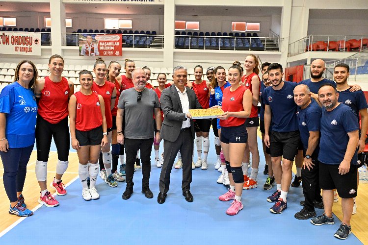 Muratpaşa’dan Sultanlar Ligi temsilcilerine moral ziyareti