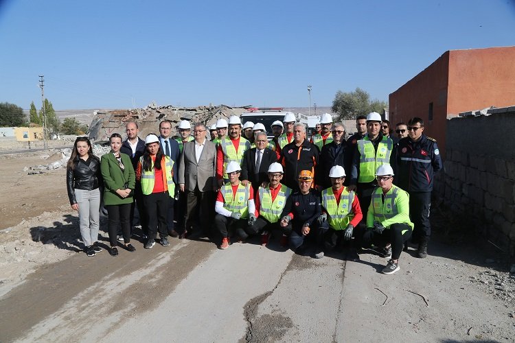 Kayseri Büyükşehir Kentsel Arama Kurtarma’dan tatbikat