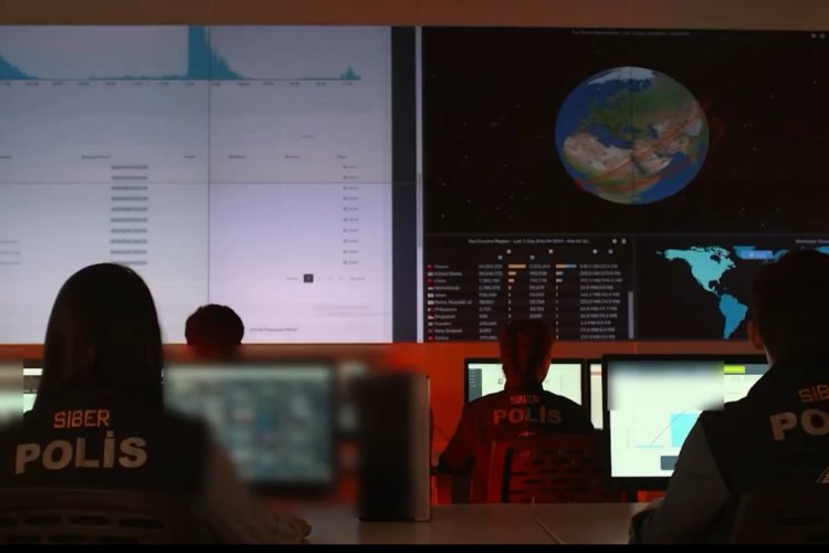 Milyar dolarlık vurgun! 127 ‘sibergöz’altı!