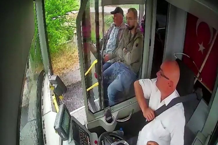 Düzce’de otobüs şoföründen duygulandıran davranış