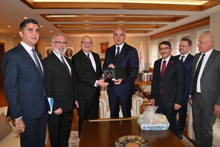 Manisa heyetinden Bakan Ersoy’a ‘köklü’ davet