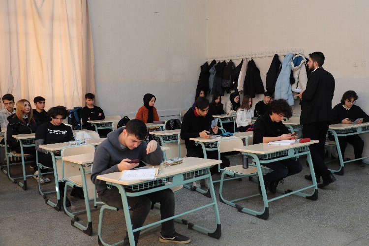 Konya’da üniversite adaylarına eğitim desteği