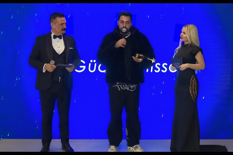 Şevket Öndaş ‘Yılın En Dikkat Çeken Parlayan DJ’yi seçildi!