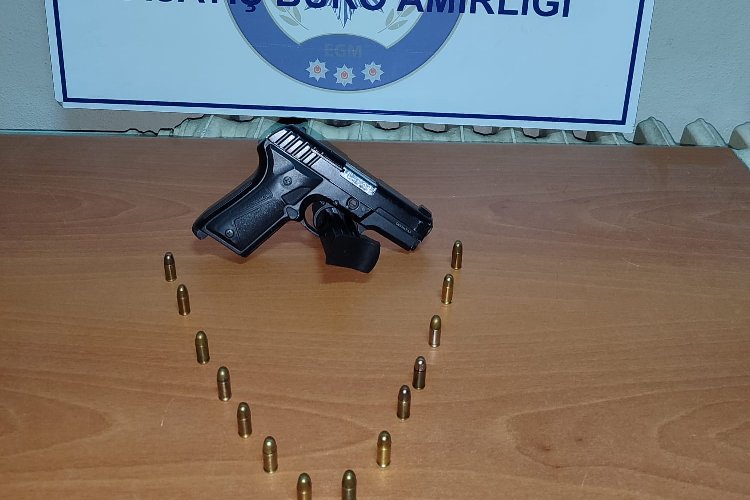 Keşan’da eğlence mekanında tabanca ele geçirildi!