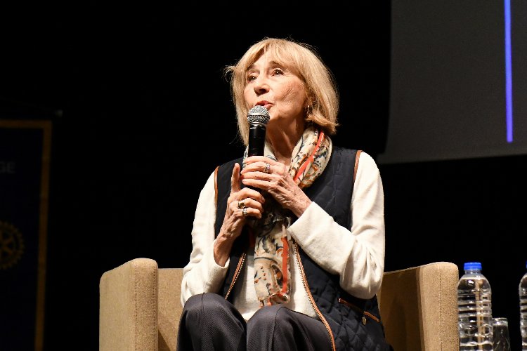 Ayşe Kulin Antalya’da edebiyatseverlerle buluştu