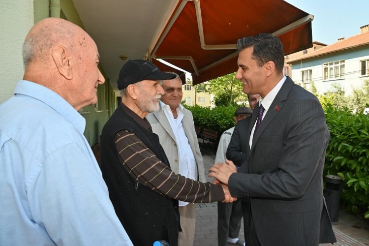 Manisa’da huzurevi sakinlerine sürpriz ziyaret