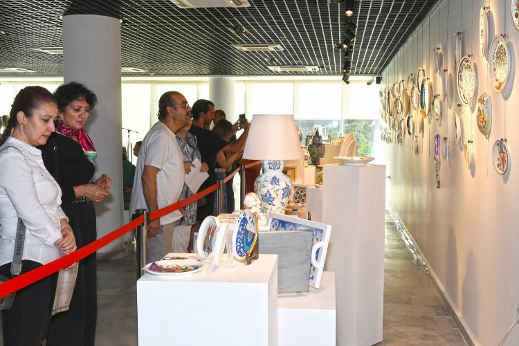 Karabağlar’da çini kursiyerlerinin yıl sonu sergisi görücüye çıktı